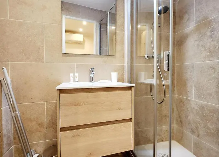 Apartment Les Haciendas - 5 Dans Le Viel Antibes